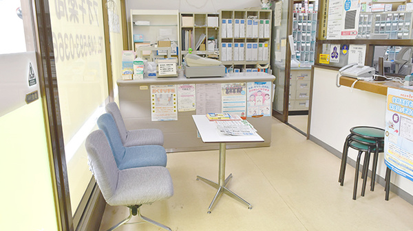 アオキ薬局店内